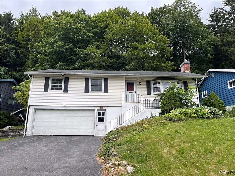504 Hillsboro Pkwy — Photo 1