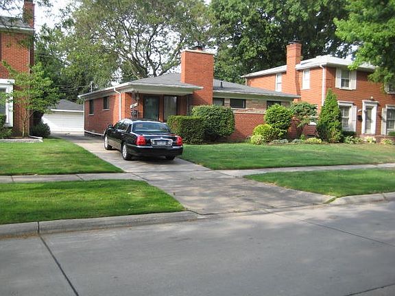 2nd image of 21112 Lennon St