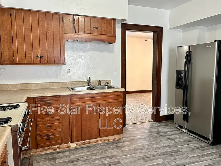 2360 S 9th St — Photo 10