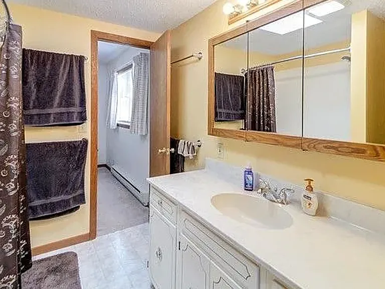 1202 Cambridge Dr — Photo 10