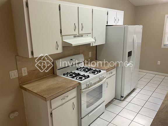 5th image of 369 Lake Daisy Cir