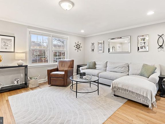 4th image of 222 Wickford Rd