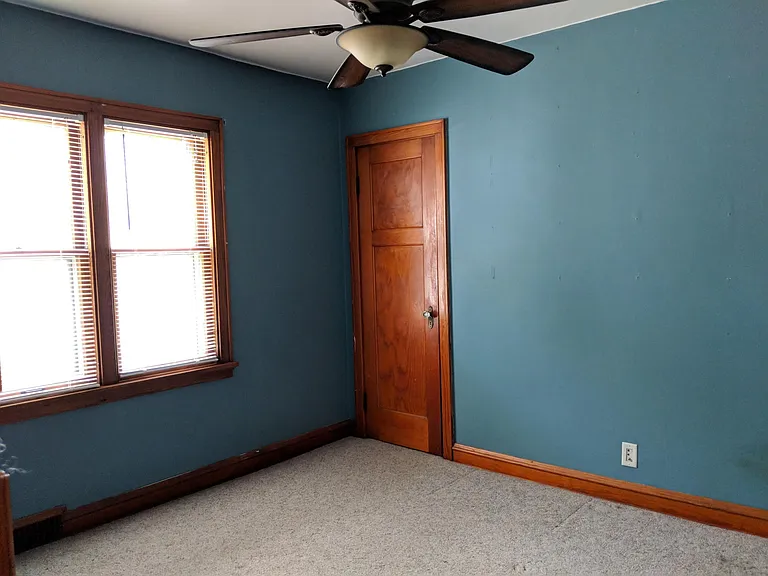 242 Edgewood Ln — Photo 11