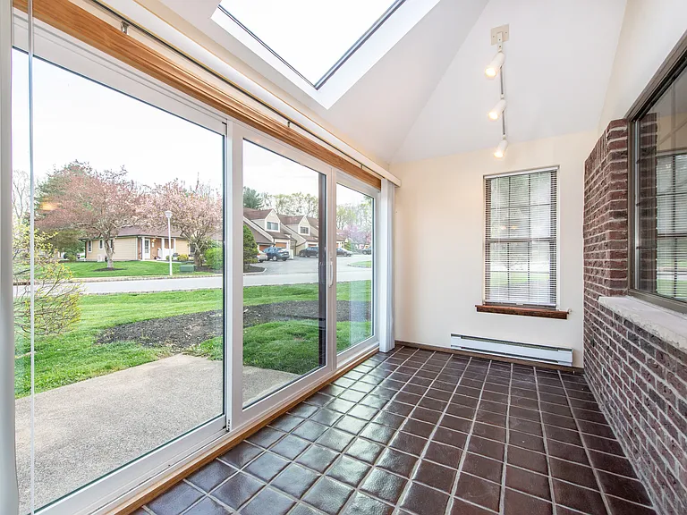1006 Bryan Ct — Photo 19