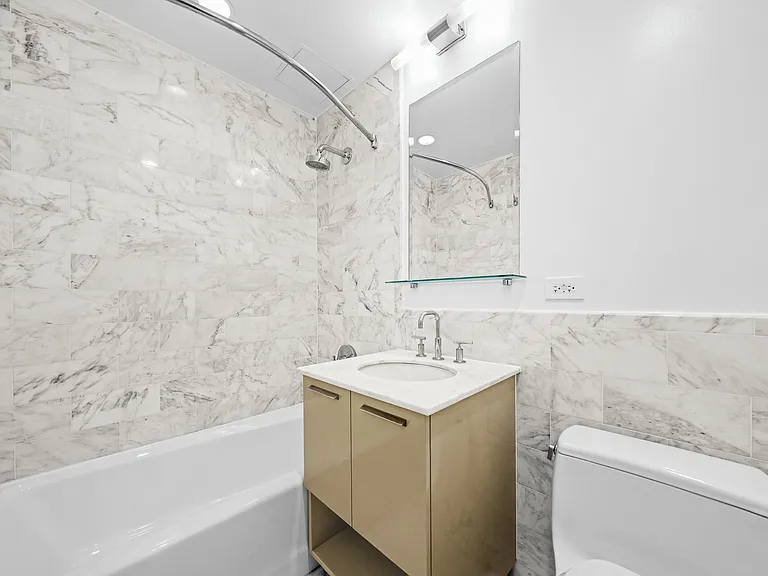 49 E 34th St #15B — Photo 5