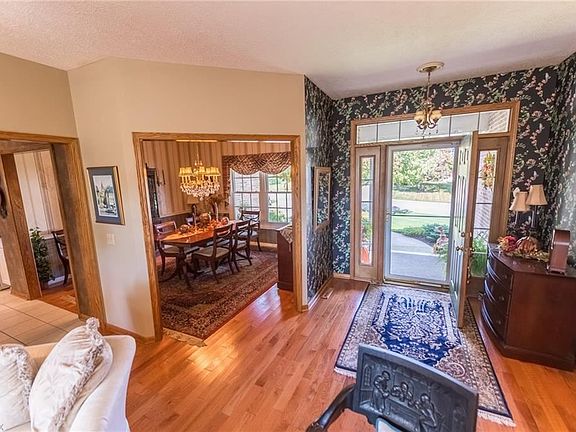 5th image of 2552 Tamworthy Cir NW