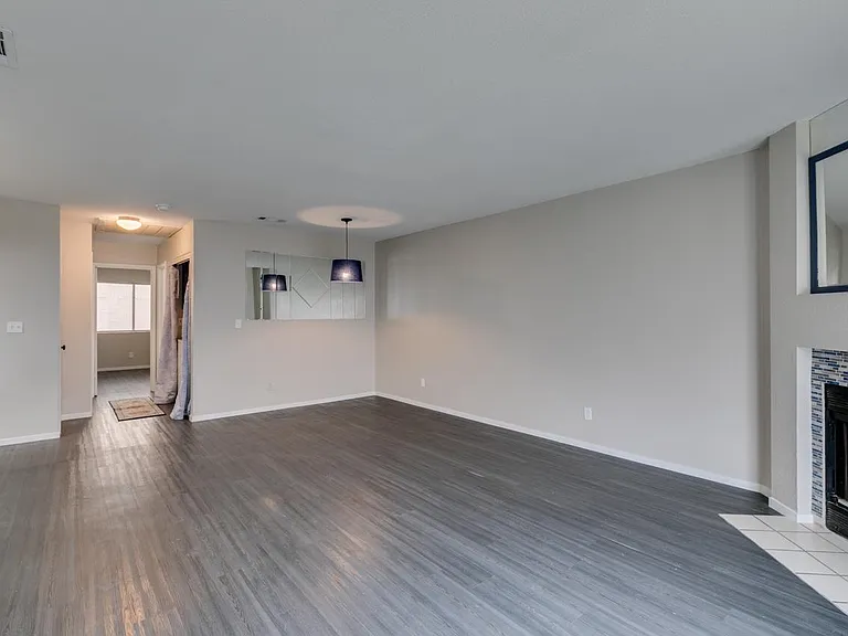 810 N Sloan Ln #103 — Photo 7
