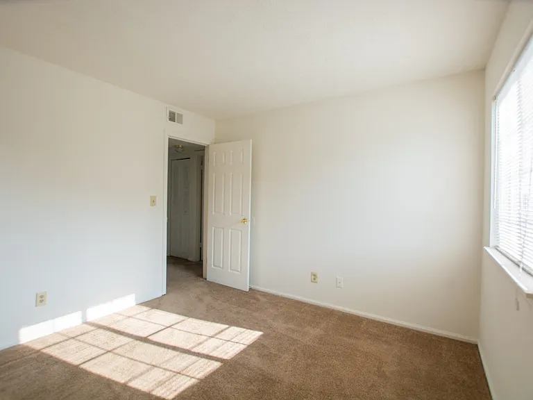 Waterstone Place Apartments — Photo 11
