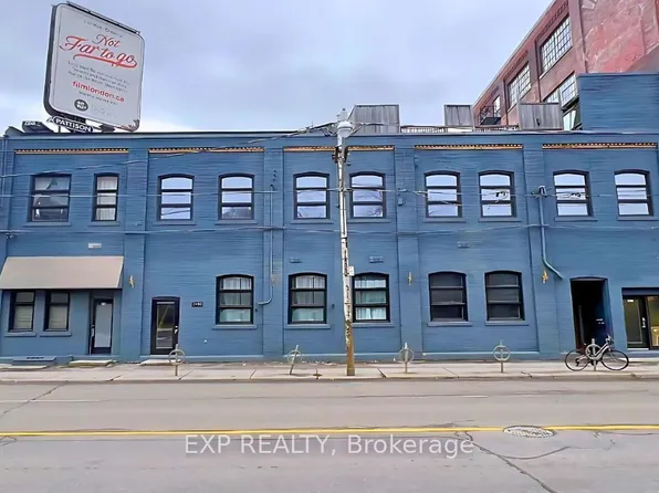 2480 Dundas St W, Toronto, ON M6P 1W9