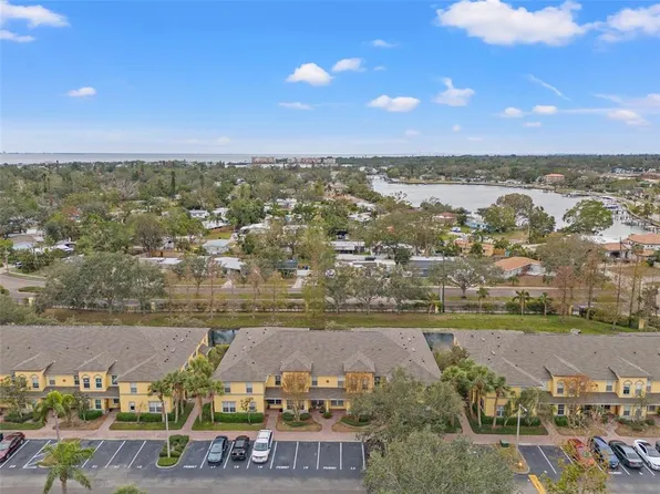 132 Coquina Bay Dr, Saint Petersburg, FL 33705