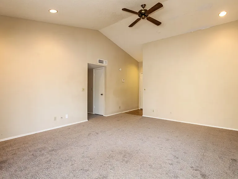 8602 W Ruth Ave — Photo 6