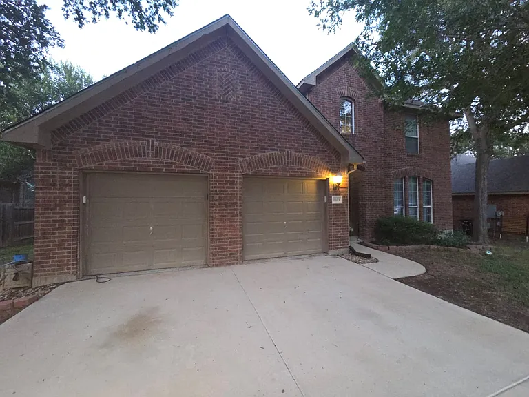 2524 Woodbridge Way — Photo 4
