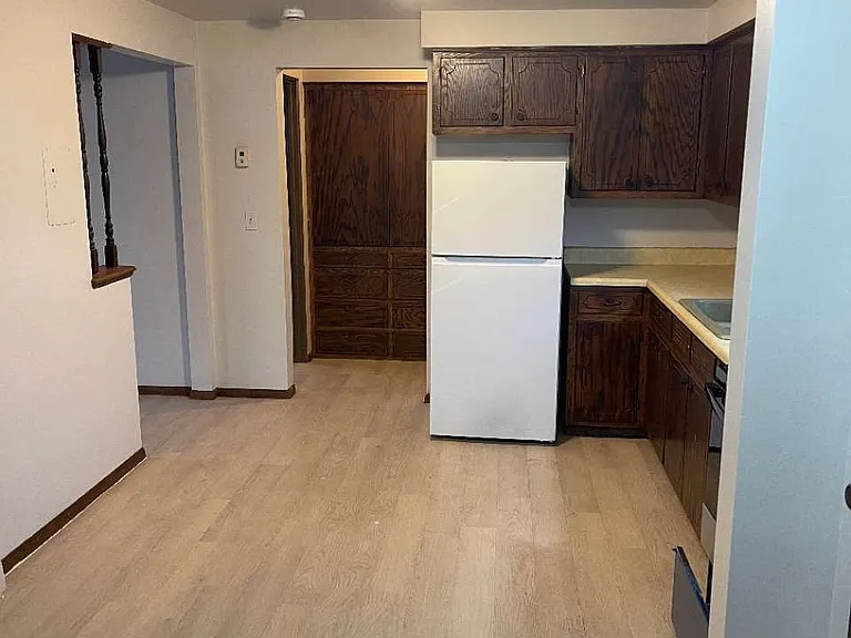 1360 Western Ave #4 — Photo 4