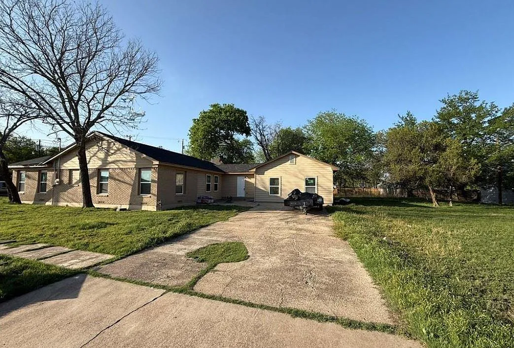 5 bed, 2.5 bath, 1677 sqft, $1,500 — Photo 3