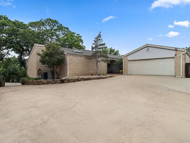 905 Crowley Rd — Photo 50