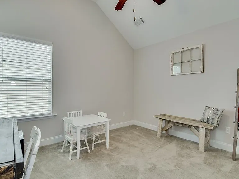 1554 Driftwood Ln — Photo 8