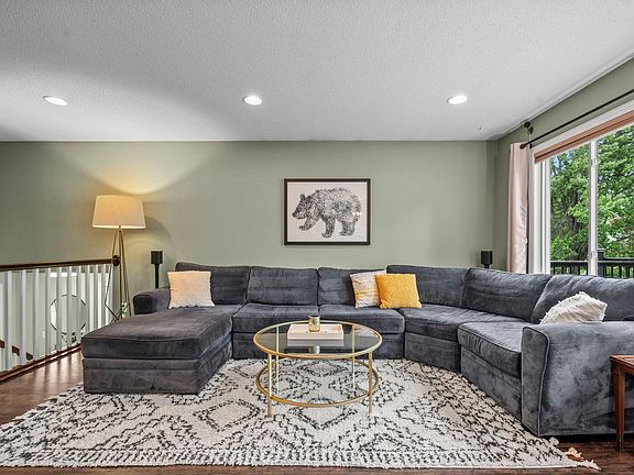 5th image of 10517 Aquila Ave S