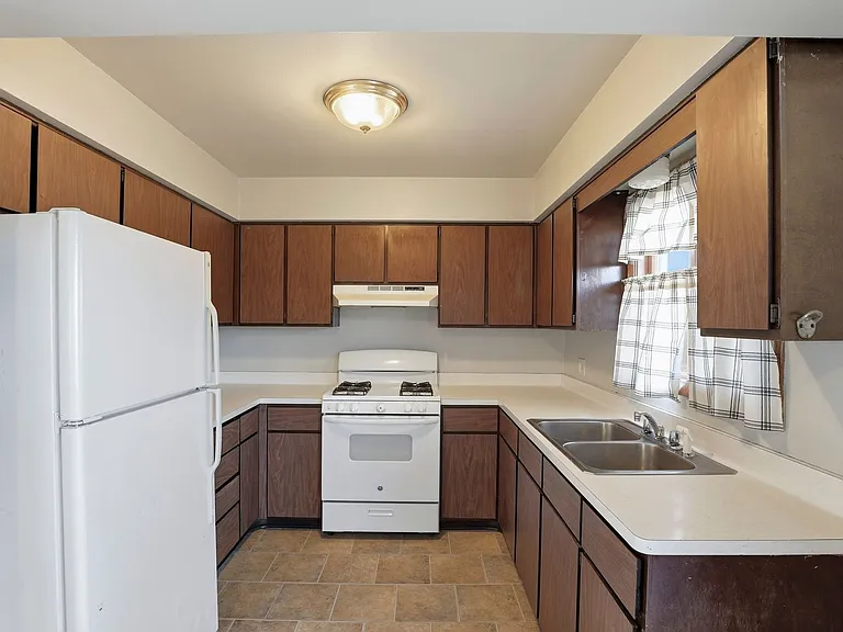 846 Greenwood Ct — Photo 8
