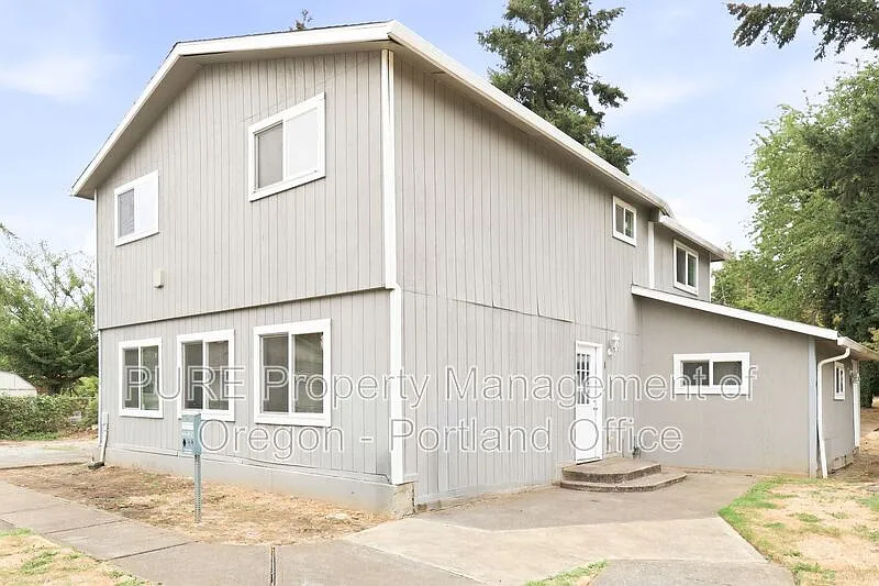 10806 NE Prescott St #1