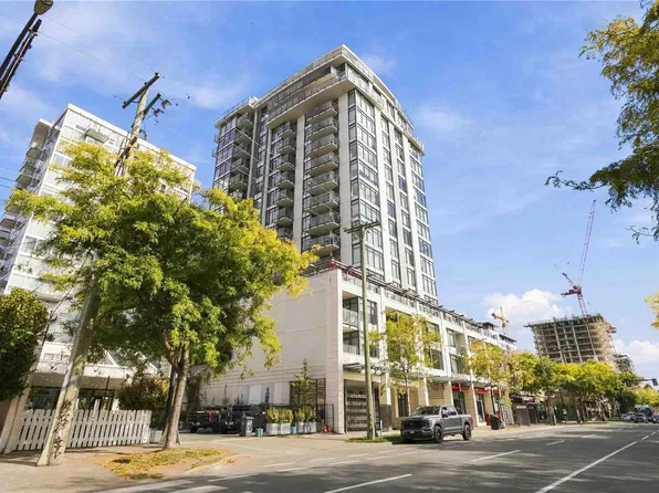 960 Yates St #204, Victoria, BC V8V 3M3