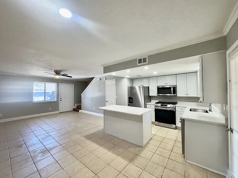 138 Bonnie Ln — Photo 1