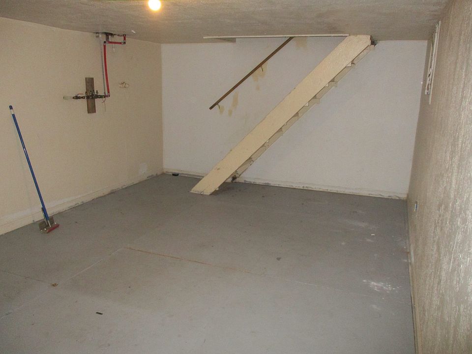 Basement for storage or studio. NON-HABITABLE.

Music or whatever medium you may be into!!