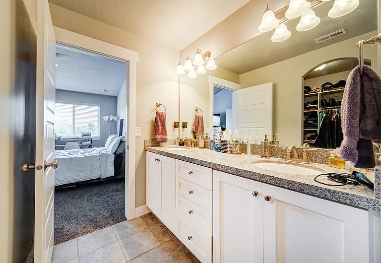 687 S 1840 W #MASTER ROOM — Photo 18