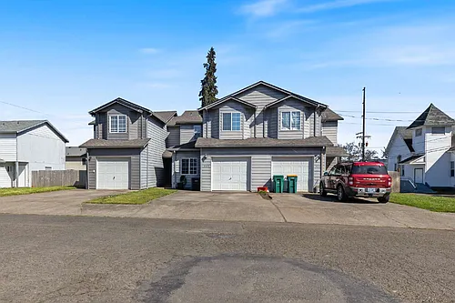205 3rd St Photo 1
