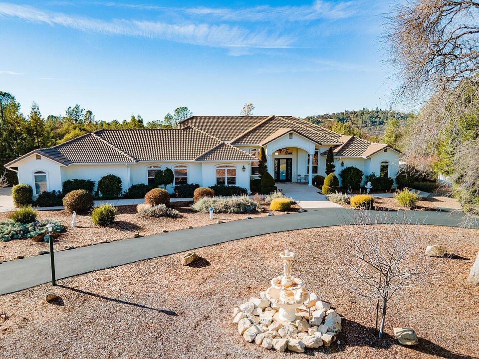 2nd image of 13840 Country Heights Dr