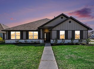 18 Gemstone Ct, Angleton, TX 77515