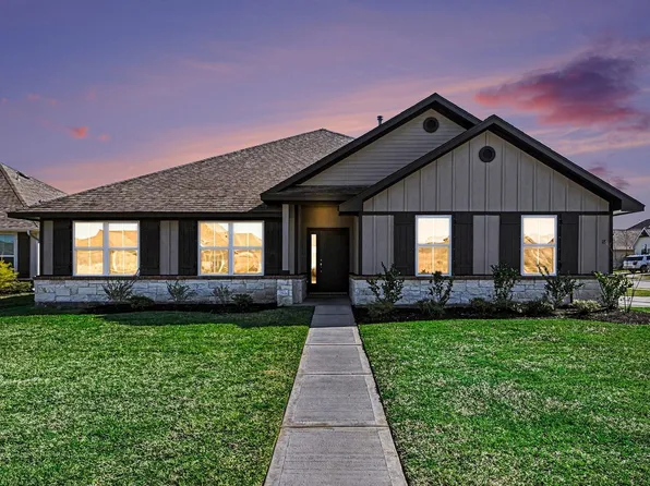 18 Gemstone Ct, Angleton, TX 77515