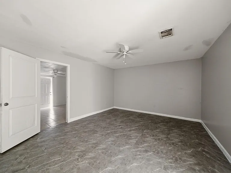 7410 Antoine Dr — Photo 6