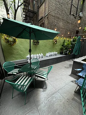 Rented by KNOCKKNOCK LLC | media 19