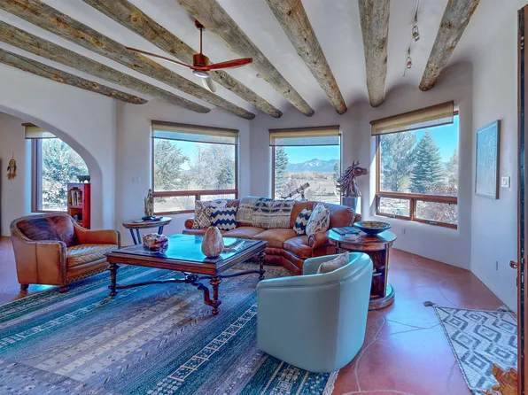 23 Las Tusas Rd, Ranchos De Taos, NM 87557