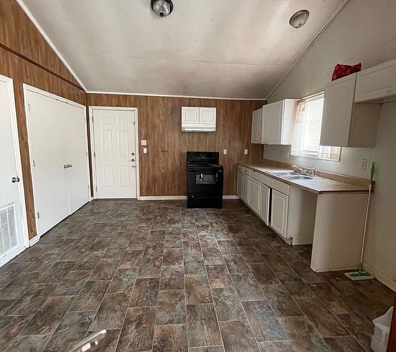1st image of 105 Sternberg Dr