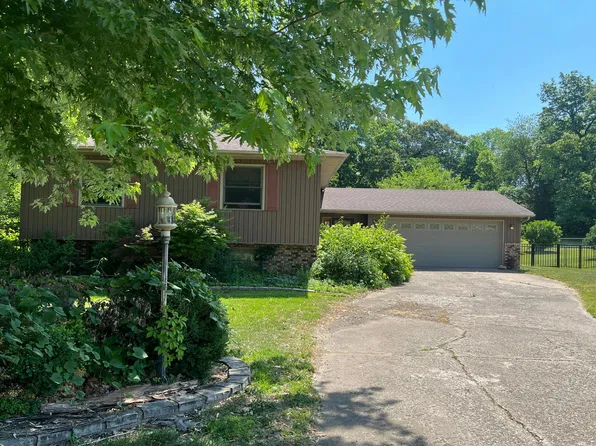 1038 N Country Ln, Peoria, IL 61604