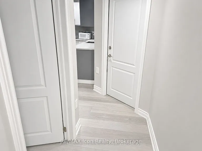 165 Rockcliffe Dr #B — Photo 8