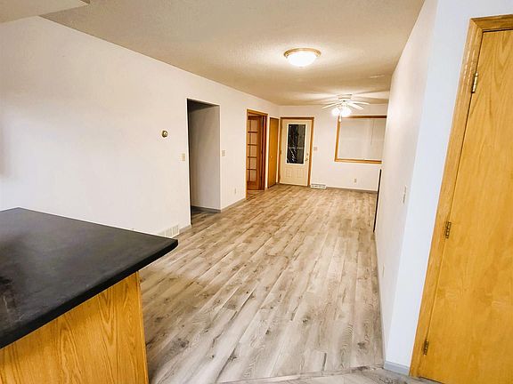 4th image of 302 2nd St SW
