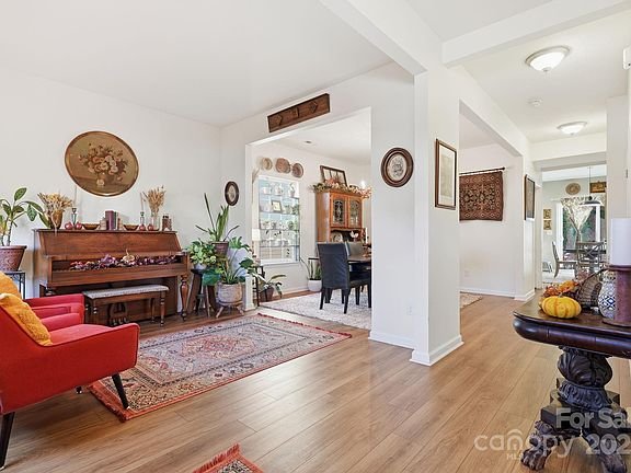 5th image of 10913 Tailwater St