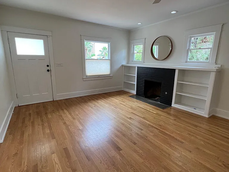 1130 E Palm Ln — Photo 8