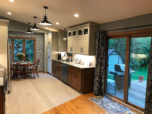 5th image of 410 Willow Creek Dr