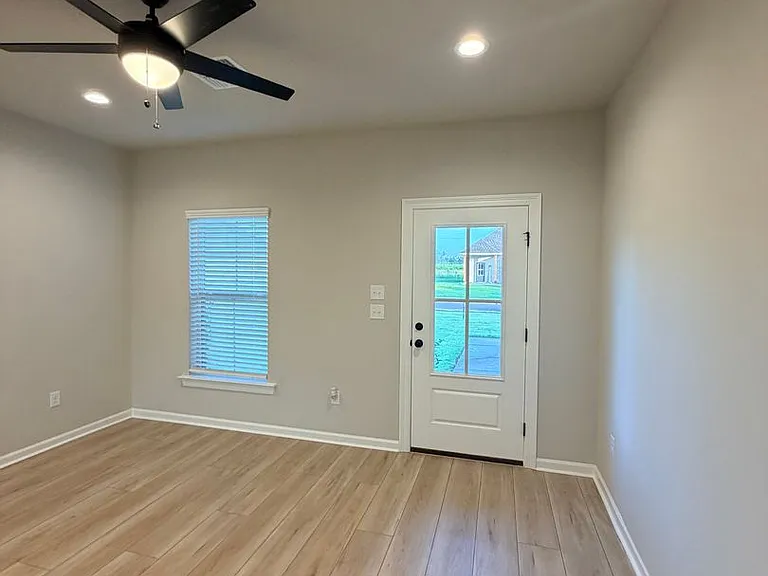 187 Berkshire Pl — Photo 10