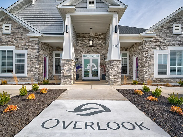 Overlook Clubhouse Entrance