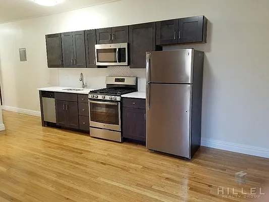 Rented by Hillel Realty Group | media 6