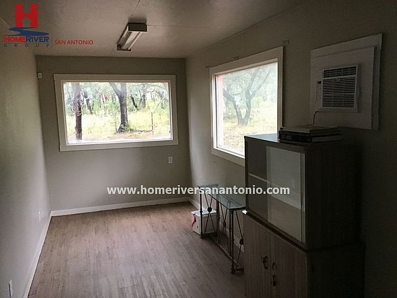 3rd image of 18816 Fm 2252 Suite F