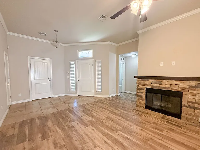 2413 NW 195th St — Photo 5