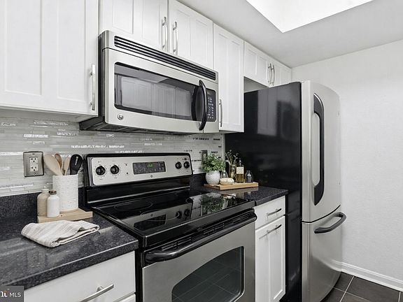 4th image of 3309 Wyndham Cir APT 1172