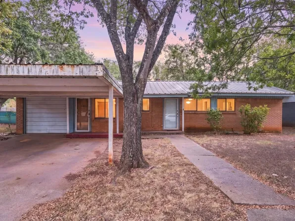 1204 W 4th St, Mc Gregor, TX 76657
