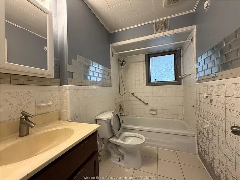 493 Josephine Ave — Photo 8