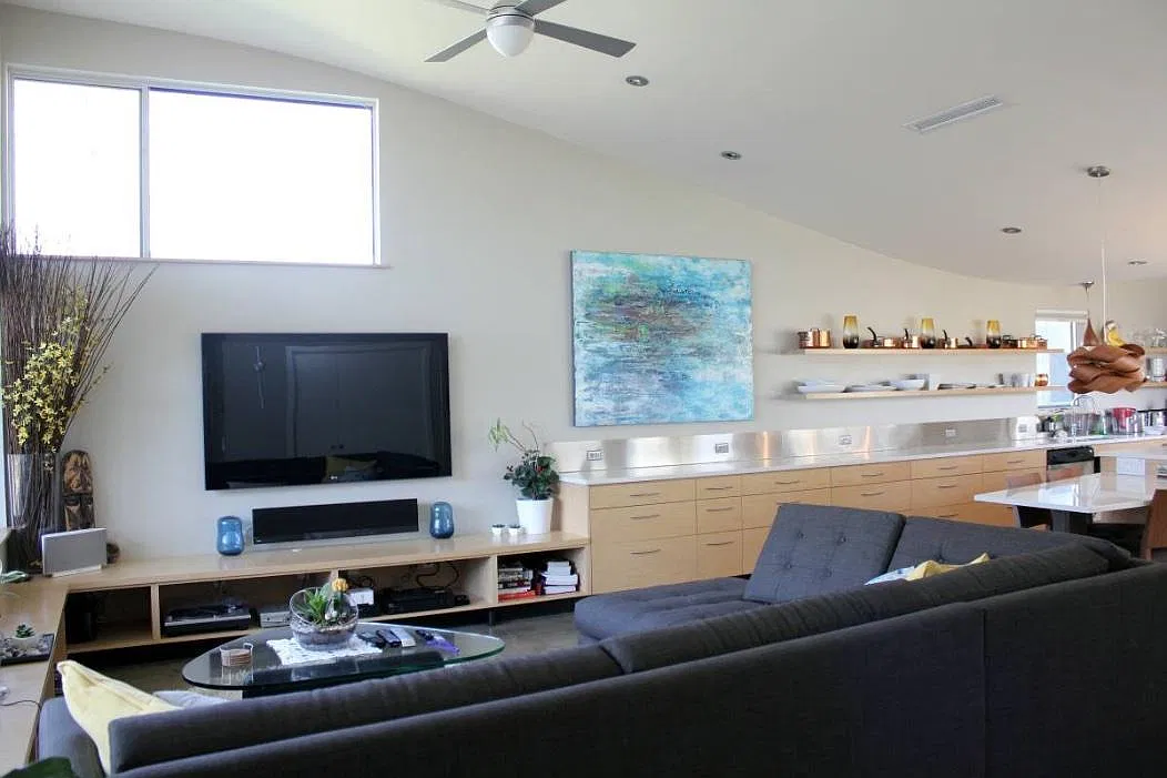1170 Ridgeway Dr — Photo 3